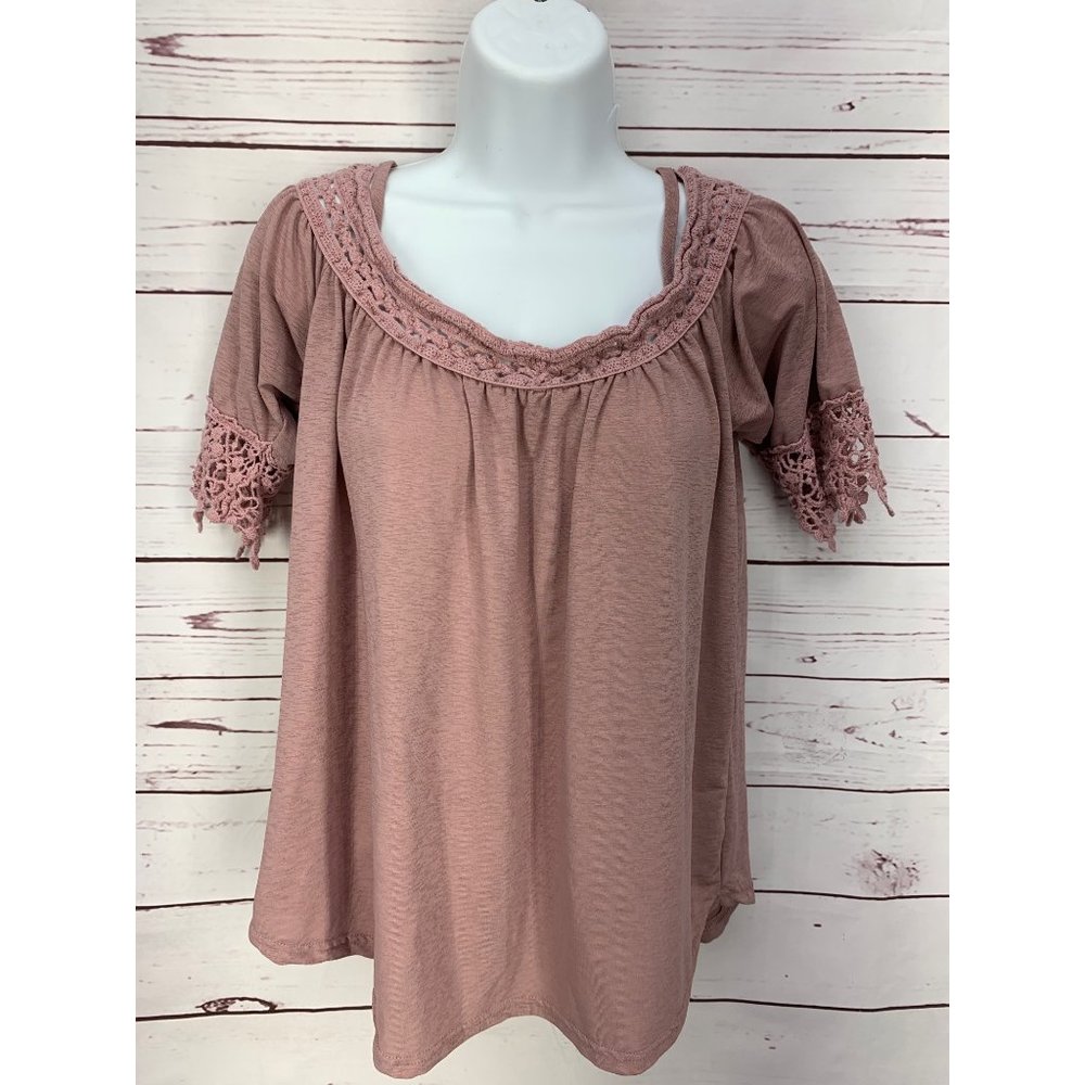 Rue21 Rose‎ Pink Size Medium Off Shoulder Crochet Trim Blouse